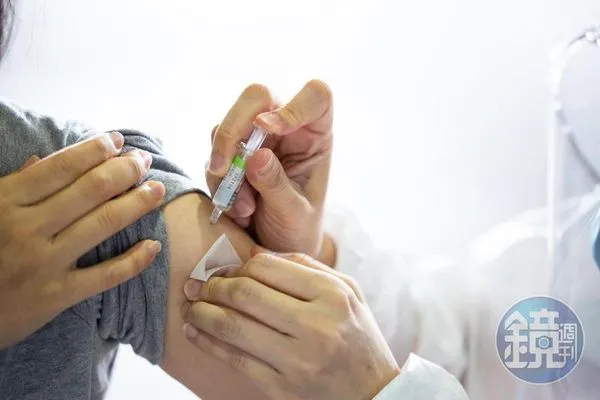 打高端後急赴美出差　衛生局竟「註銷變幽靈疫苗」再打追加劑