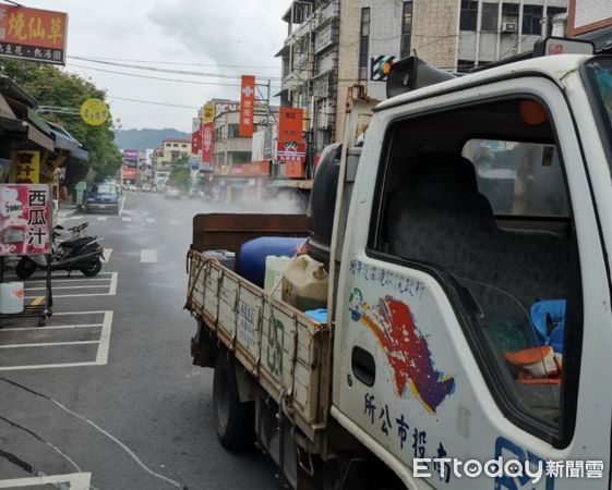 ▲確診的南投市女性美髮師日前曾逛三和夜市，相關單位緊急進行清消。（圖／南投縣政府提供）