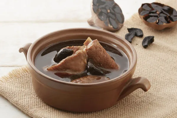 ▲▼美廉社與人氣飯店、網路名店合作，推出主廚大餐和母親節蛋糕預購。（圖／業者提供）