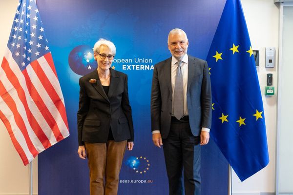 ▲美國副國務卿雪蔓 (左)與歐盟對外事務部秘書長沙尼諾(右)舉行雙邊會議。（圖／翻攝自沙尼諾推特）