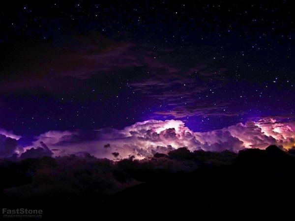 ▲▼玉山氣象站拍雷雨胞。（圖／翻攝鄭明典臉書）