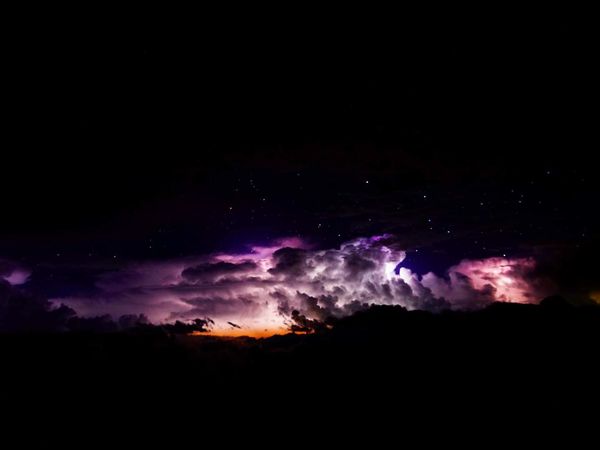 ▲▼玉山氣象站拍雷雨胞。（圖／翻攝鄭明典臉書）