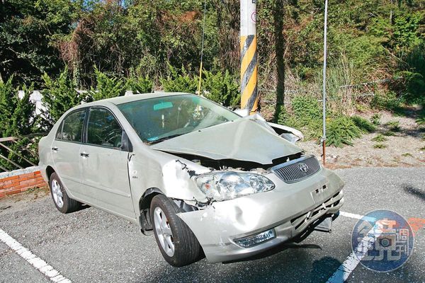 黃清波將前妻的車開到無護欄的山路邊，從車外鬆開手煞車，讓車衝落山谷。