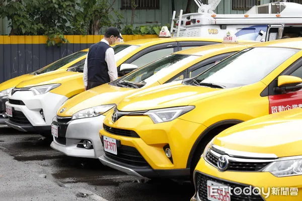 ▲▼台灣大車隊總部排班計程車及多元計程車。（圖／記者湯興漢攝）