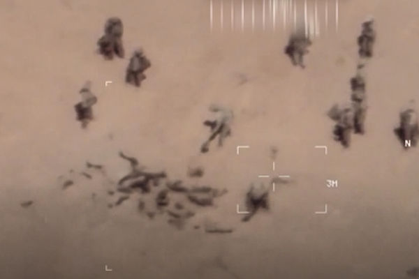 ▲▼法軍公布衛星空拍影像顯示，俄羅斯瓦格納集團傭兵（Wagner Group）正在埋屍體。（圖／達志影像／美聯社）