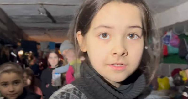 馬立波鋼鐵廠內避難小女孩「2/27至今沒見過太陽」　俄軍要讓平民餓到投降
