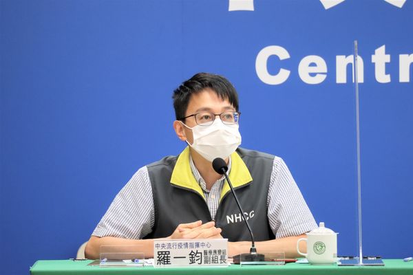 ▲▼4/24指揮中心記者會，醫療應變組副組長羅一鈞。（圖／指揮中心提供）