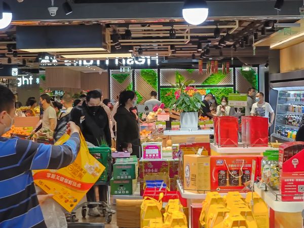 ▲▼北京3天41確診！超市擠爆「架上被掃光」　上海給血淚11點教訓。（圖／翻攝微博）