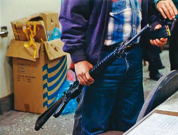 案發8個月後，嘉義發生民宅爆炸案，警方在現場意外找到被奪走的步槍。（東森新聞提供）