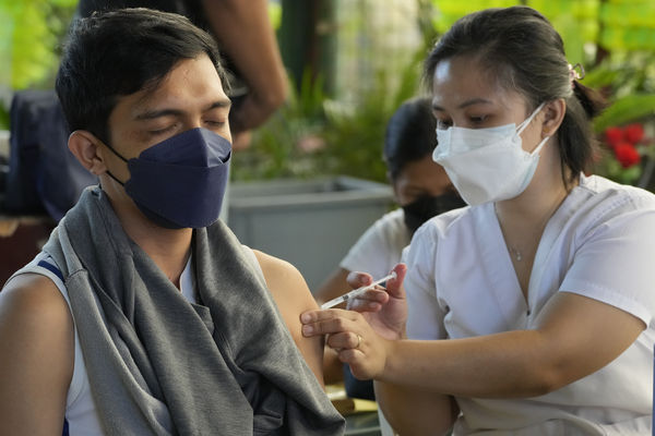 ▲▼ 菲律賓民眾1月接種新冠疫苗。（圖／達志影像／美聯社）