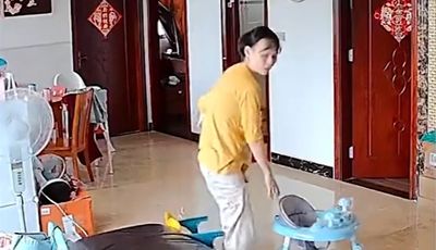 媽滑手機一抬頭　寶寶從學步車「消失」！結果竟在這找到笑哭網友