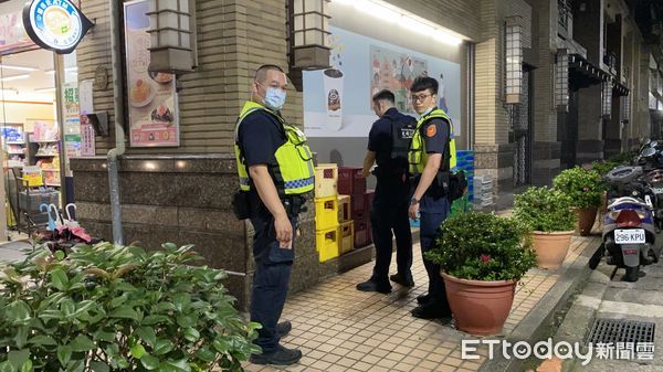 ▲▼楊男與3名友人拒絕配合警方盤查，更對警方辱罵「幹Ｘ娘」。（圖／記者游宗樺攝）