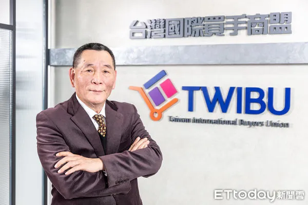 ▲華岡集團除了經營兩岸航線、船務代理、海運承攬與海運快遞等業務，也經營電商物流，圖為該集團董事長洪清潭。（圖／華岡提供）