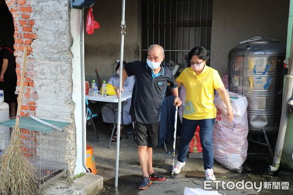 ▲▼嘉義縣照專連結資源 寶島行善義工團助長輩「起新厝」。（圖／嘉義縣政府提供）