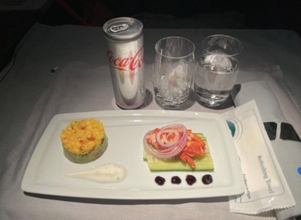 ▲▼Dara食量小「飛機餐吃不完」　向空姐道歉：不自量力點了2份。（圖／翻攝自Dara IG）