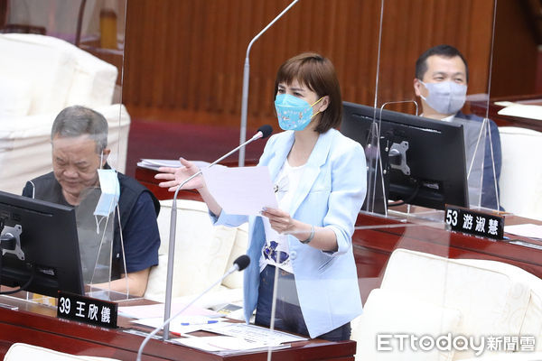 ▲▼ 0427 柯文哲赴台北市議會進行追加減預算報告-王欣儀 。（圖／記者黃克翔攝）