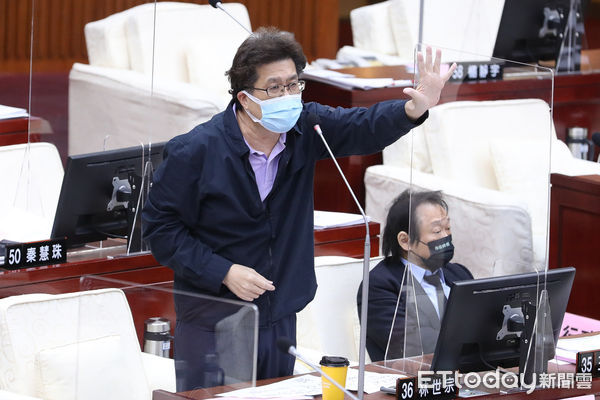 ▲▼ 0427 柯文哲赴台北市議會進行追加減預算報告-林世宗。（圖／記者黃克翔攝）