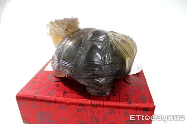 ▲行政執行署台南分署於5月3日下午4時起，在分署中庭廣場舉辦動產拍賣會，2011年份山葉機車未訂底價，1元起標。（圖／記者林悅翻攝，下同）