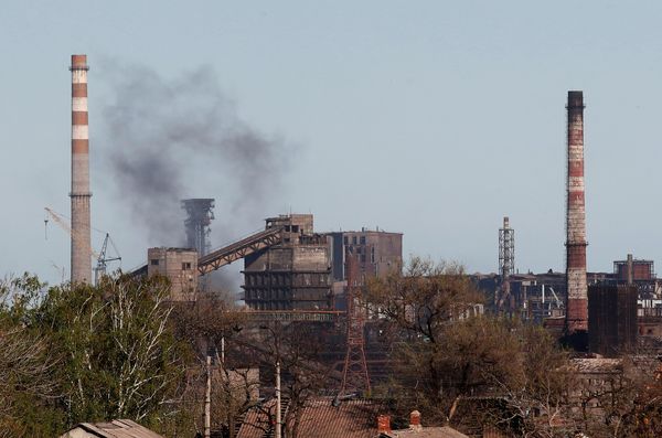 ▲▼馬力波（Mariupol）亞速鋼鐵廠（Azovstal）遭空襲。（圖／路透社）