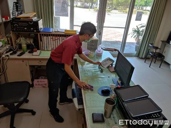 ▲台南市消防局第五救災救護大隊歸仁分隊有2位消防人員確診，衛生局除進行清消外，分隊其餘22名人員快篩採檢皆為陰性。（圖／記者林悅翻攝，下同）▲台南市消防局第五救災救護大隊歸仁分隊有2位消防人員確診，衛生局除進行清消外，分隊其餘22名人員快篩採檢皆為陰性。（圖／記者林悅翻攝，下同）