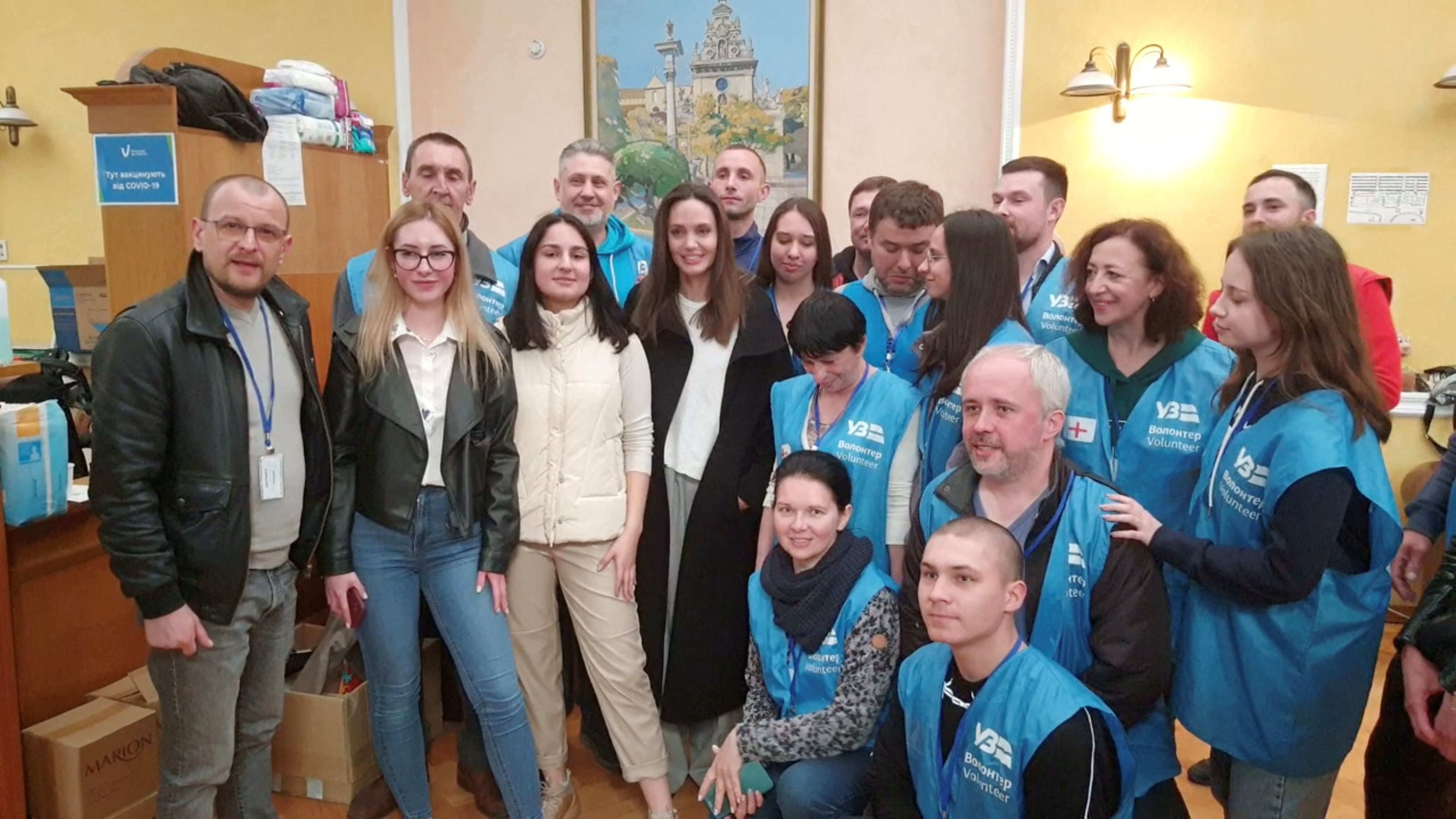 ▲▼好萊塢女星安潔莉娜裘莉（Angelina Jolie）訪視烏克蘭 。（圖／路透）