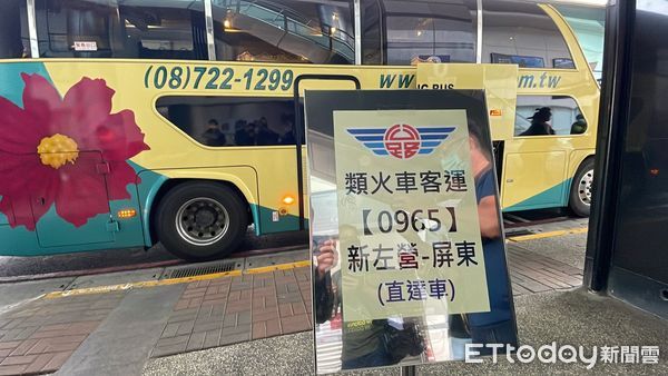 ▲▼台鐵罷工，高雄新左營站「類火車」接駁。（圖／記者吳世龍攝）