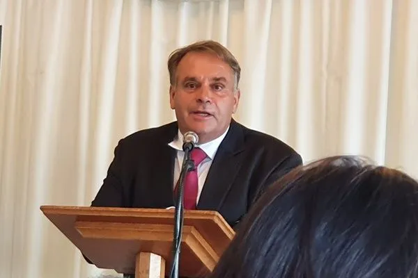 ▲▼英國保守黨議員帕里什（Neil Parish）4月30日承認，兩度在下議院使用手機看A片，引咎辭職。（圖／翻攝自Facebook／Neil Parish）