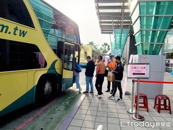 ▲屏東監理站服務旅客            。（圖／記者陳崑福翻攝，下同）