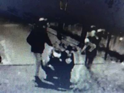 最壞身教！帶3歲稚女土地公廟偷金牌　犯案後不忘噴酒精消毒