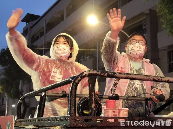 ▲▼英系立委全力相挺　蔡易餘冒風雨陪山田摩衣掃街。（圖／山田摩衣提供）