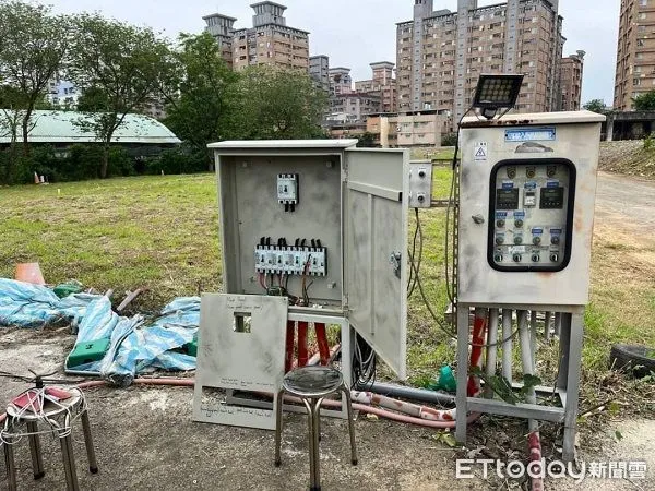 ▲桃園一處空地電箱電纜遭竊取一空。（圖／桃園警分局提供）