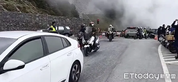 ▲▼南橫公路中斷13年再度通車，5月1日通車當天，引爆大量車潮。（圖／記者王兆麟翻攝，下同）