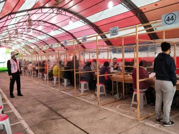 ▲北區國稅局建置戶外、室內報稅場域，落實防疫及申報服務。（圖／北區國稅局提供）