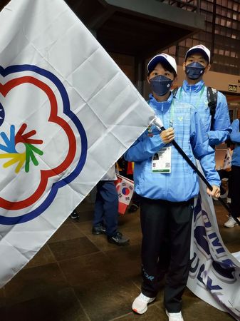 ▲2022年巴西聽奧正式開幕，此次中華代表團由上屆網球雙料金牌好手林家文擔任掌旗官。（圖／體育署提供）