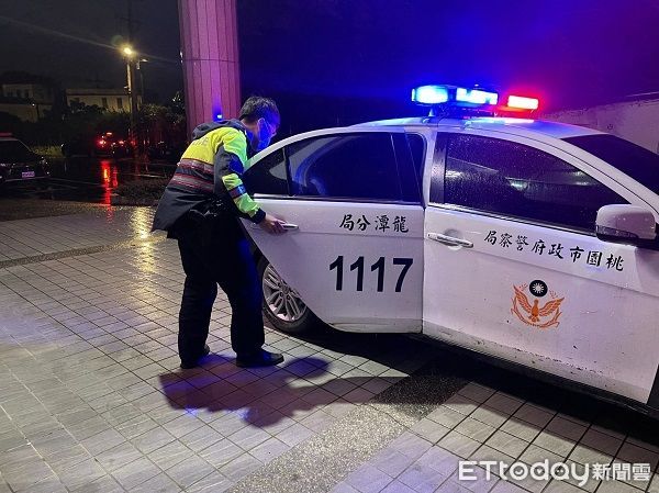 ▲警方將徐女帶返警所並通知家屬帶回。（圖／龍潭警分局提供）