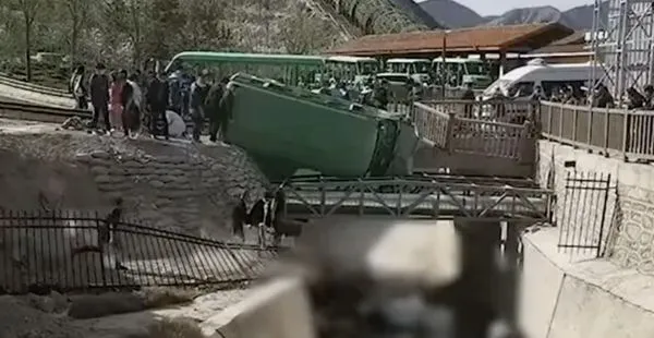 ▲甘肅蘭州野生度物園發生翻車意外致2名遊客身亡。（圖／翻攝微博）