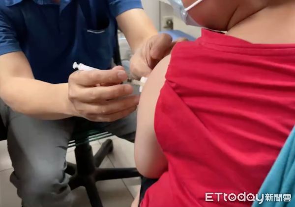 ▲雲林縣5月2日新冠兒童疫苗共50人自行至診所接種。（圖／記者蔡佩旻翻攝）