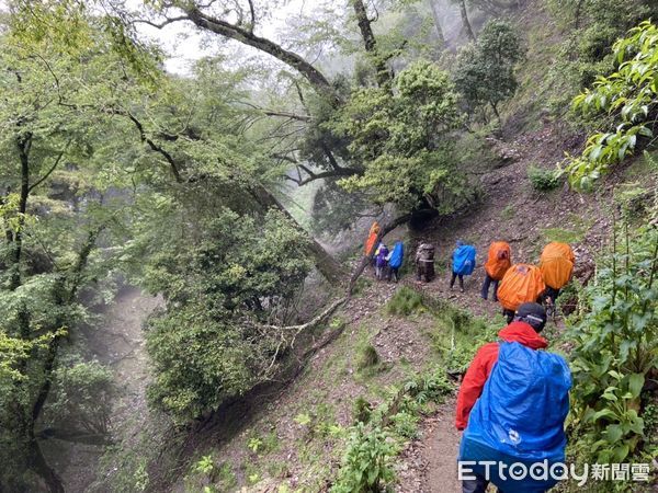 ▲玉山國家公園黃姓保育志工不幸於中央金礦山屋墜谷身亡。（圖／南投縣消防局提供）