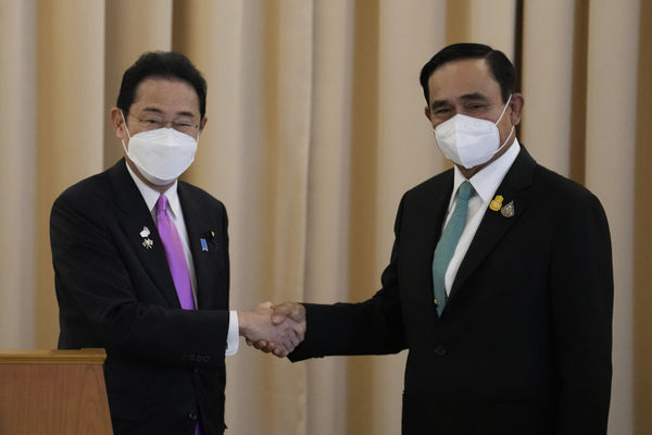 ▲▼日本首相岸田文雄（左）與泰國總理帕拉育（右）。（圖／達志影像／美聯社）