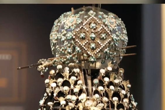 ▲唐朝精美鳳冠上鑲嵌370顆各式寶石。（圖／翻攝微博）