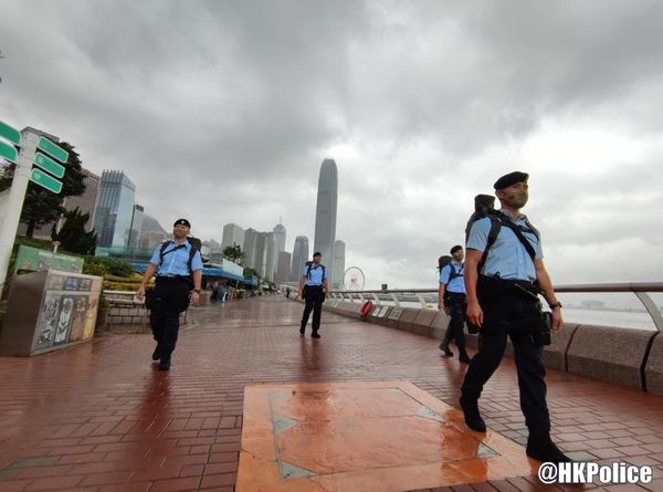 ▲港警各單位在特首選舉前提早佈防，採高姿態聯合巡邏方式威懾犯罪份子。（圖／翻攝香港警察臉書）