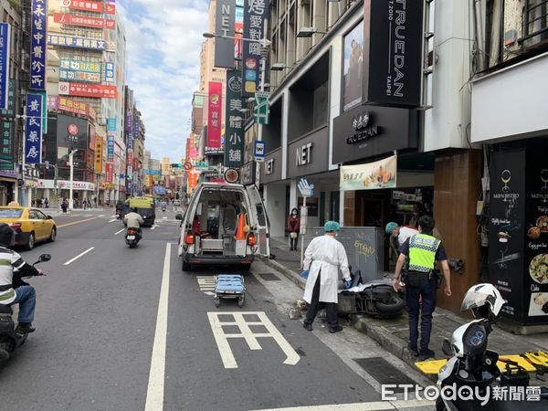 ▲▼楊男騎車撞上林姓外送員，造成他機車失控撞上路邊變電箱，送醫命危。（圖／記者游宗樺翻攝）