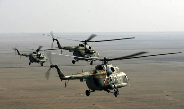 ▲▼2007年10月21日，俄羅斯搜救隊Mi-17直升機在哈薩克上空飛行，搜索聯盟號飛船。（圖／達志影像／美聯社）