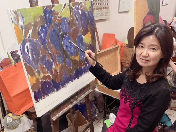 ▲▼陳淑玲在畫室創作。（圖／陳淑玲提供）