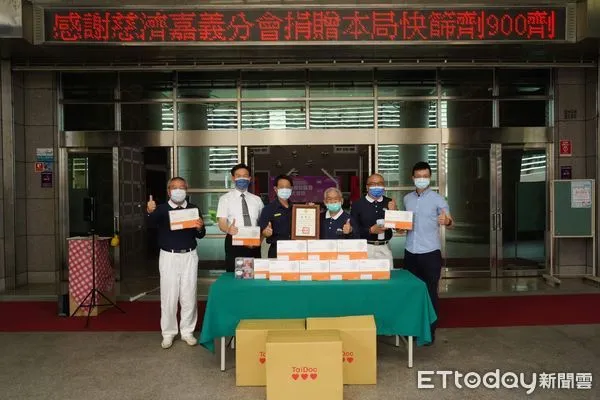 ▲▼慈濟捐贈嘉義市警局快篩試劑。（圖／嘉義市警局提供）