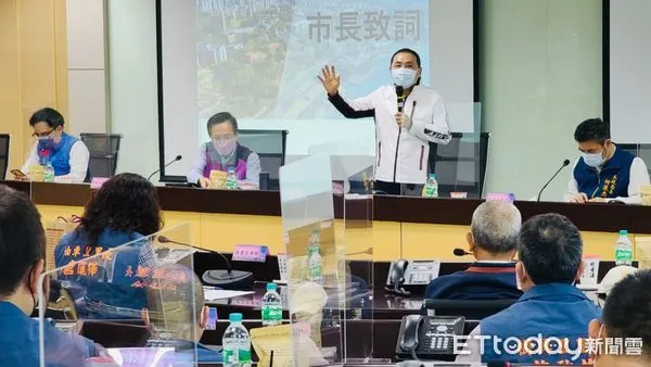 ▲新北行動治理前進淡水 侯友宜傾聽民意解決地方大小事。（圖／新北市民政局提供）