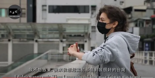 ▲▼俄羅斯女歌手安娜（Anna）讚高雄的溫暖可以融化「冷冰冰的俄國心」。（圖／翻攝自YouTube／Stopkiddinstudio）