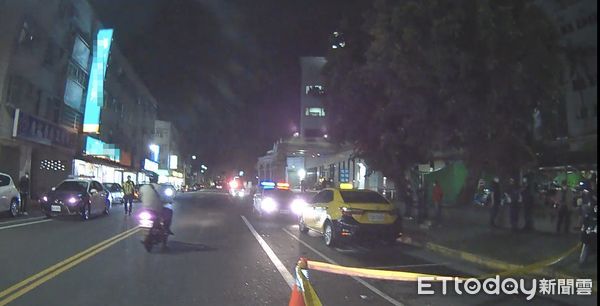 ▲▼警方封鎖案發現場並將遭砍受傷男子送醫治療。（圖／台東縣警察局提供，下同）