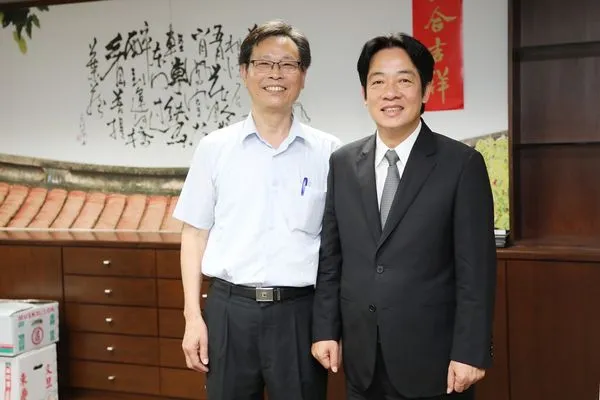 ▲▼副總統賴清德撰寫千字文送別國策顧問黃先柱。（圖／賴清德臉書）