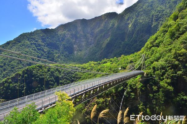 ▲居高臨下俯瞰太魯閣峽谷的「山月吊橋」改名布洛灣吊橋。（圖／太管處提供，下同）